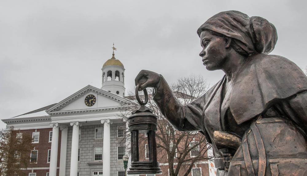 Blog Harriet_Tubman_Statue_City_Hall_Photo_by_Jimmy_Giannettino